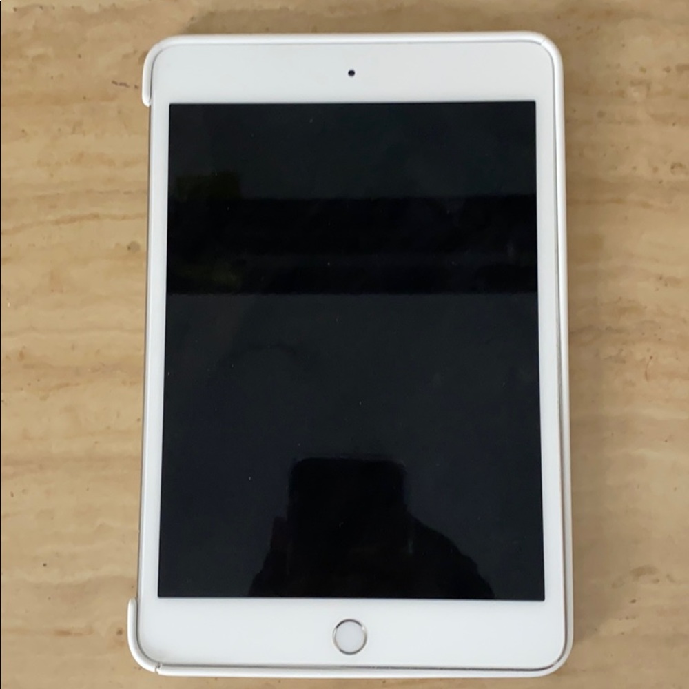 IPAD MINI 4 (Great Condition)